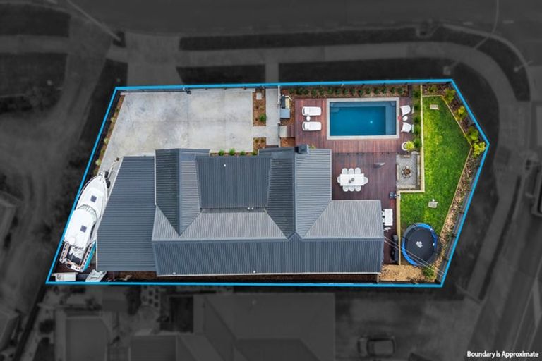 Photo of property in 2 Somerville Road, Shelly Park, Auckland, 2014