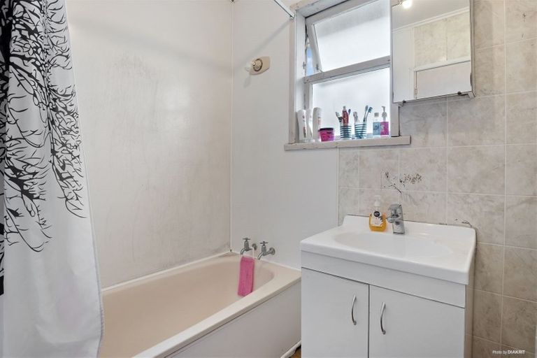 Photo of property in 8 Hobart Crescent, Wattle Downs, Auckland, 2103
