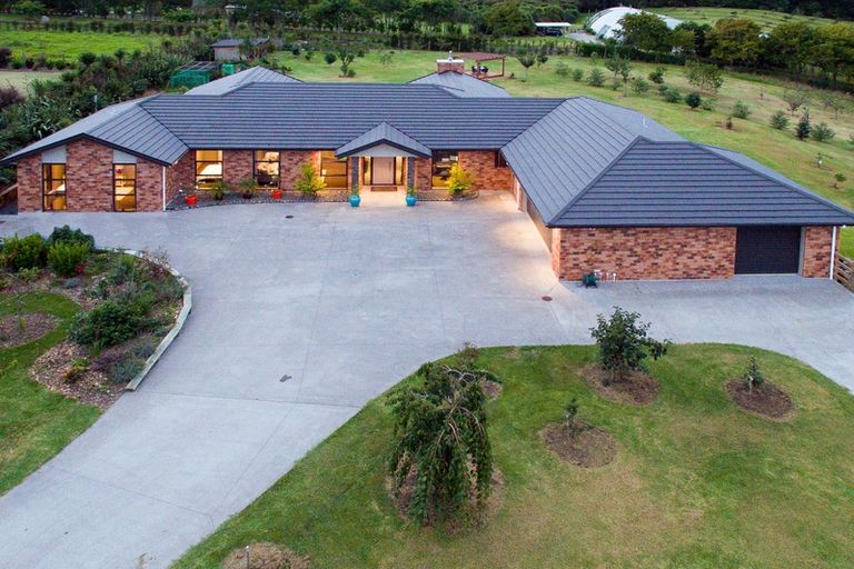 Photo of property in 82a Shaw Road, Oratia, Auckland, 0604