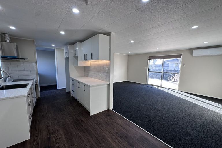 Photo of property in 2/30 Kennington Drive, Clendon Park, Auckland, 2103