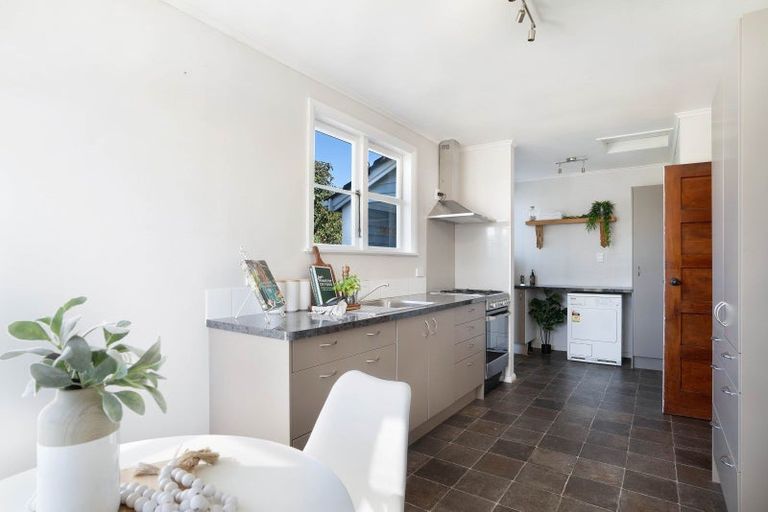 Photo of property in 30 Broadway Street, Martinborough, 5711