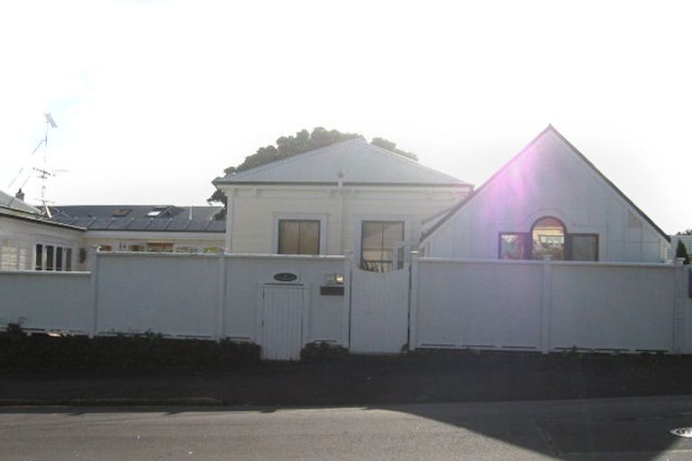 Photo of property in 1b Mays Street, Devonport, Auckland, 0624