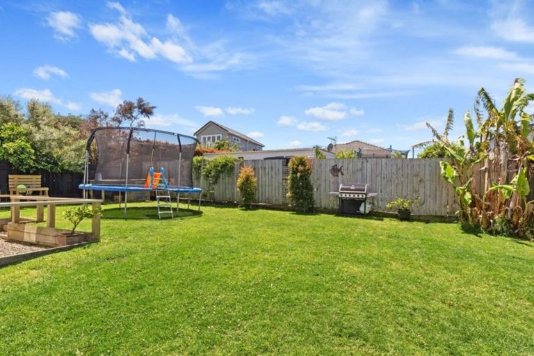 Photo of property in 8 Creamer Avenue, Belmont, Auckland, 0622