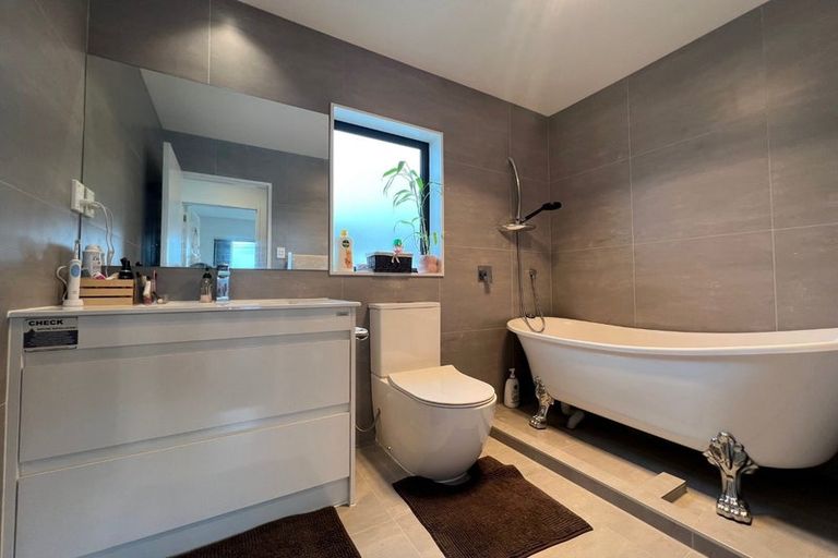 Photo of property in 2 Minhas Road, Papakura, 2110