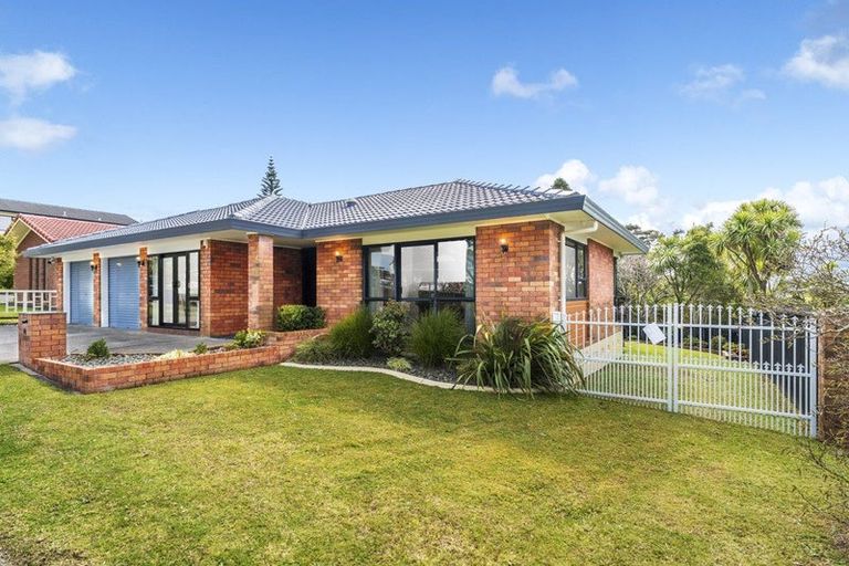 Photo of property in 14 Rhinevale Close, Henderson, Auckland, 0612