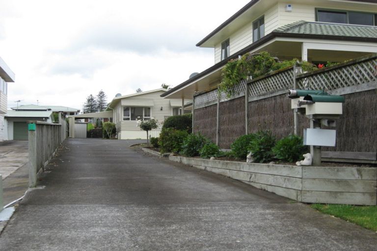 Photo of property in 2/38 Kiwi Esplanade, Mangere Bridge, Auckland, 2022