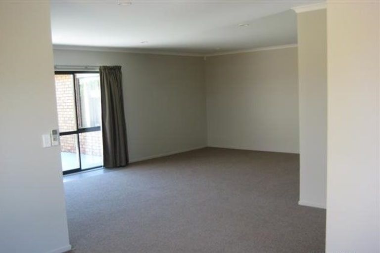 Photo of property in 8 Shirley Place, Huntington, Hamilton, 3210