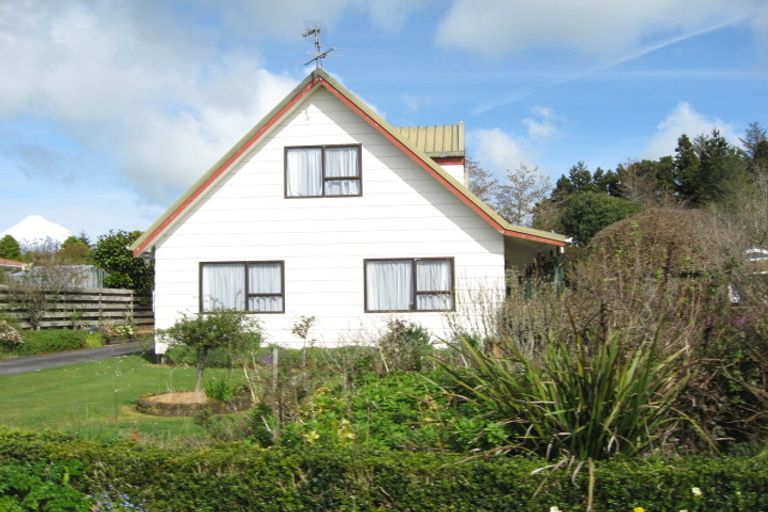 Photo of property in 18 Tainui Terrace, Inglewood, 4330