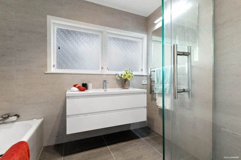 Photo of property in 158 Carlisle Road, Northcross, Auckland, 0632