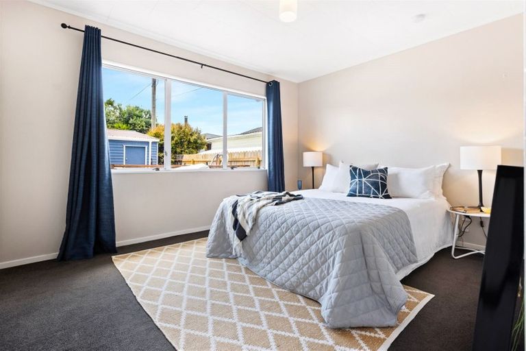 Photo of property in 60 Taikata Road, Te Atatu Peninsula, Auckland, 0610