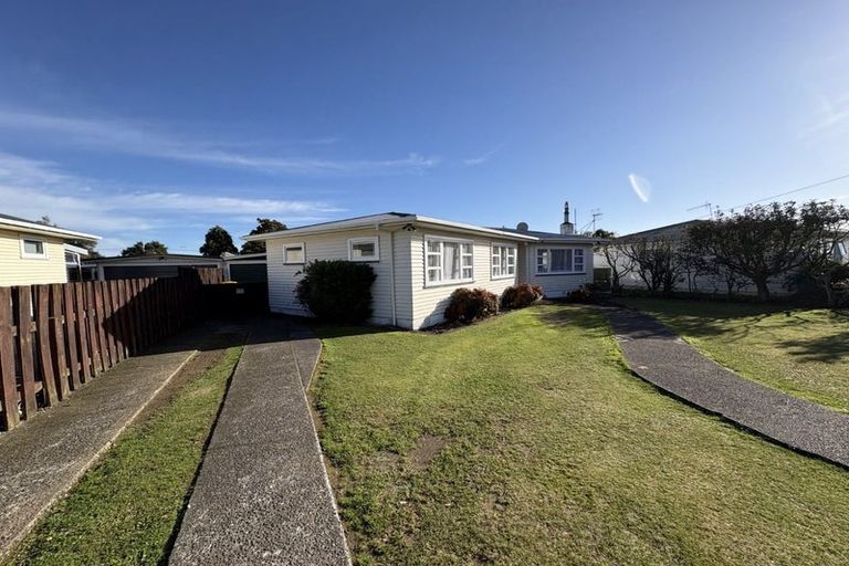 Photo of property in 21 Freyberg Street, Levin, 5510