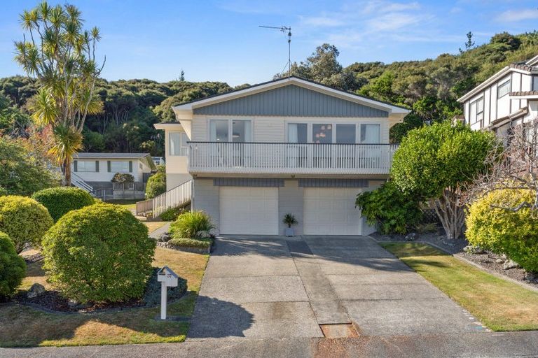 Photo of property in 37 Holland Street, Wainuiomata, Lower Hutt, 5014