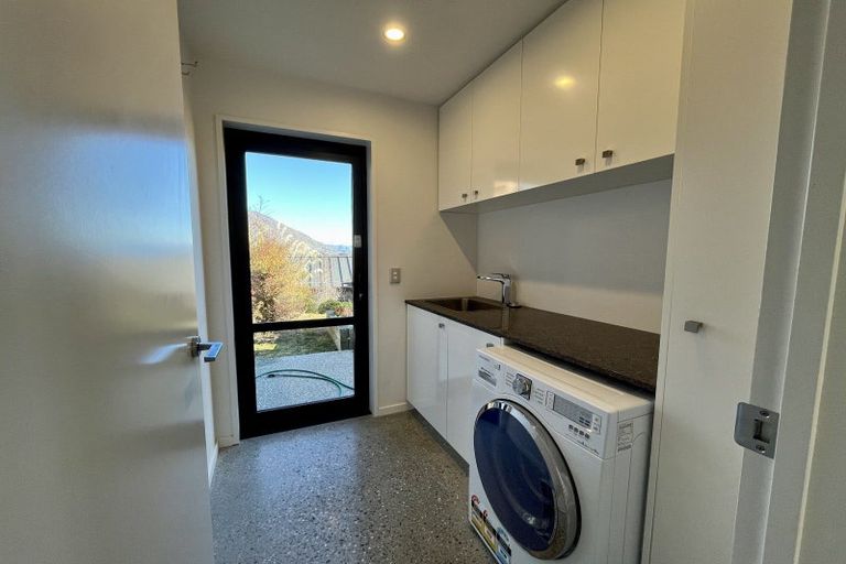 Photo of property in 9 Rabbiters Crescent, Jacks Point, Queenstown, 9371