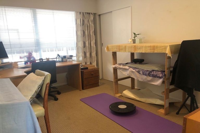 Photo of property in 27 Rewarewa Crescent, Waikanae, 5036