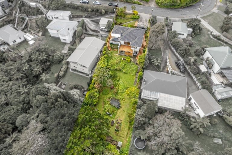 Photo of property in 35 Poto Road, Normandale, Lower Hutt, 5010