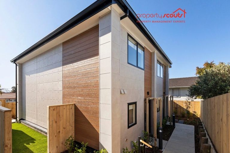 Photo of property in 1/80 Awaroa Road, Sunnyvale, Auckland, 0612