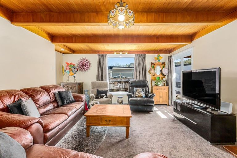 Photo of property in 3 Glen Alice Grove, Naenae, Lower Hutt, 5011