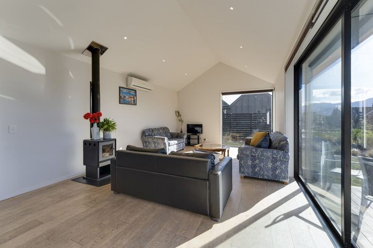 Photo of property in 3 Parera Lane, Jacks Point, Queenstown, 9371