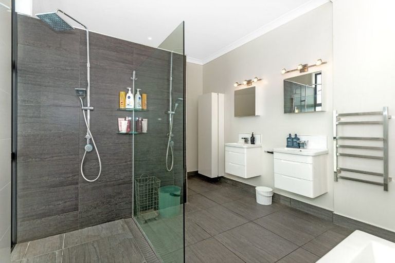 Photo of property in 70 Disraeli Street, Gisborne, 4010