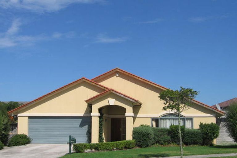 Photo of property in 28 Hillwell Drive, Henderson, Auckland, 0612