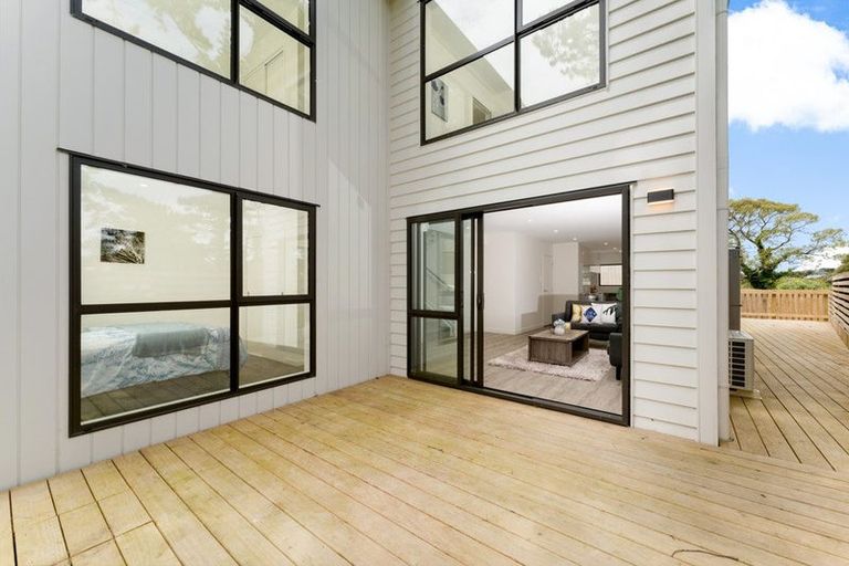 Photo of property in 89c Oreil Avenue, West Harbour, Auckland, 0618