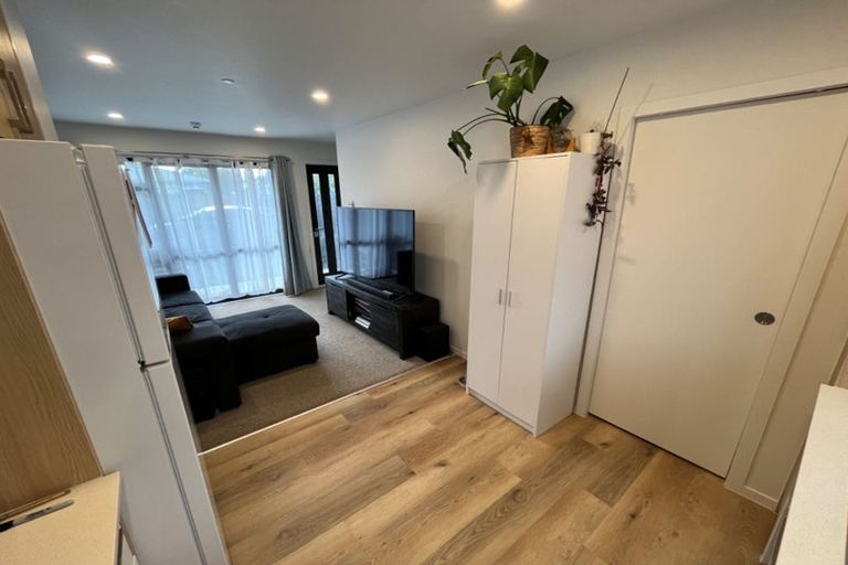 Photo of property in 1/2 Stokes Avenue, Te Atatu Peninsula, Auckland, 0610