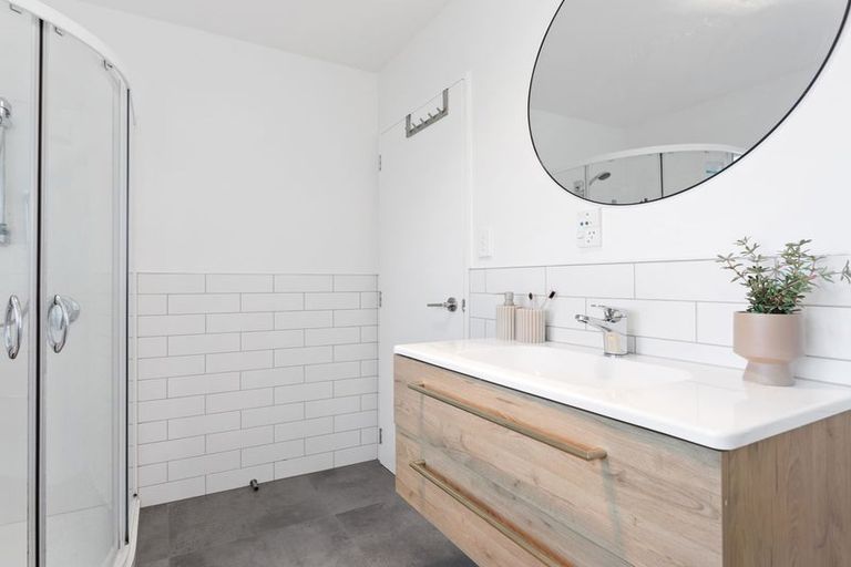 Photo of property in 16 Dudley Road, Lyttelton, 8082