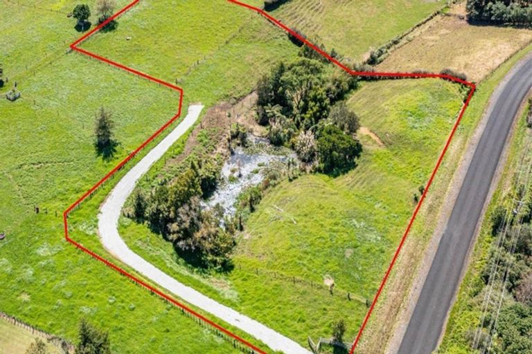 Photo of property in 25 Bungard Road, Karaka, Papakura, 2580