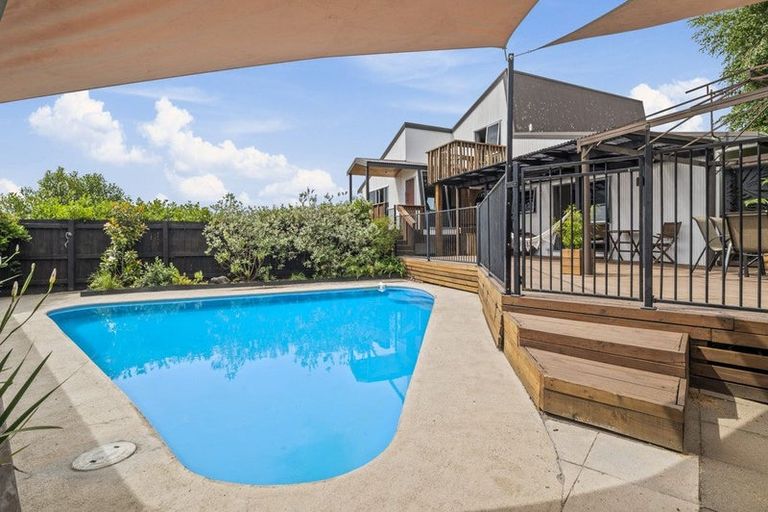 Photo of property in 1 Waitawa Place, Lynmore, Rotorua, 3010