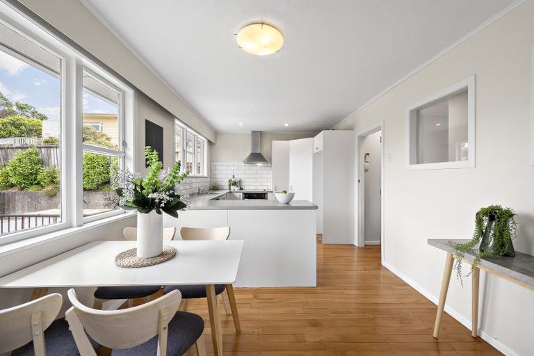 Photo of property in 18 Spenmoor Street, Newlands, Wellington, 6037