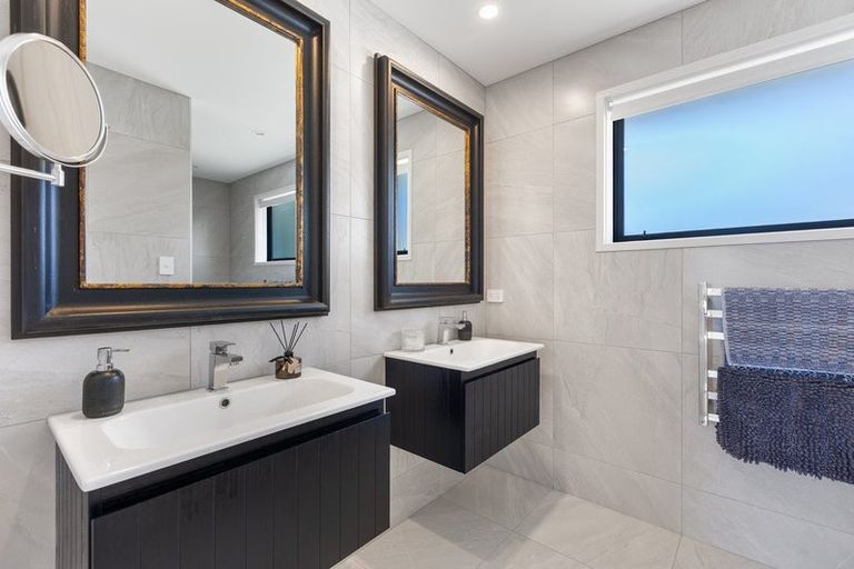 Photo of property in 1 Tupare Place, Highlands Park, New Plymouth, 4312