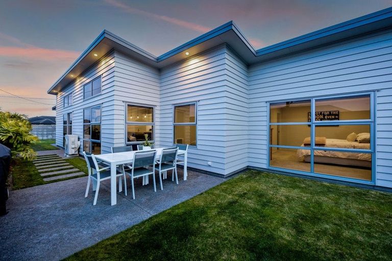Photo of property in 17 Victoria Street, Hawera, 4610