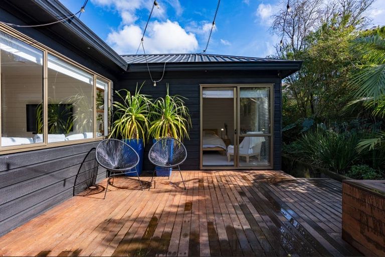 Photo of property in 1/45 Unsworth Drive, Unsworth Heights, Auckland, 0632