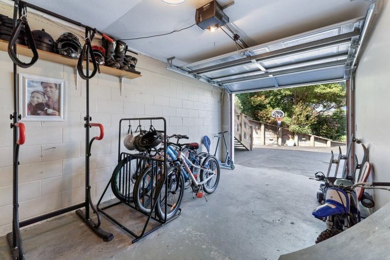 Photo of property in 1 Mohua Street, Waikanae, 5036