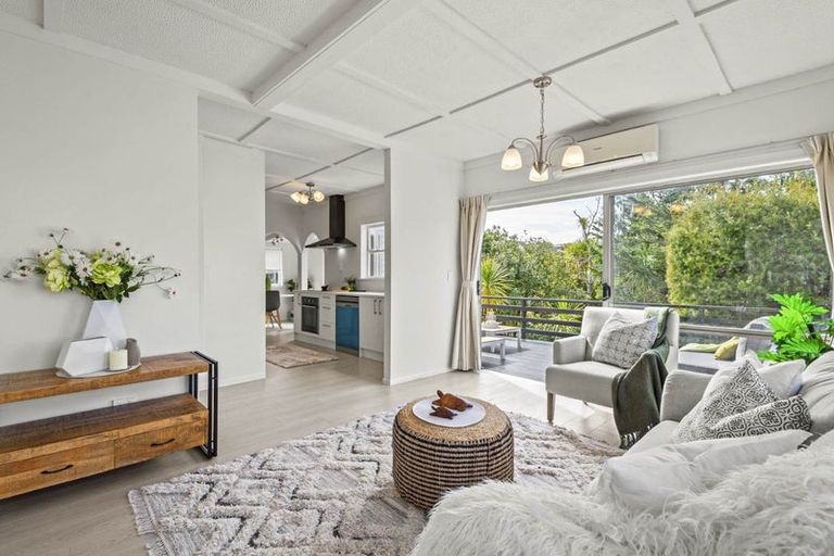 Photo of property in 5 Lyons Avenue, Murrays Bay, Auckland, 0630