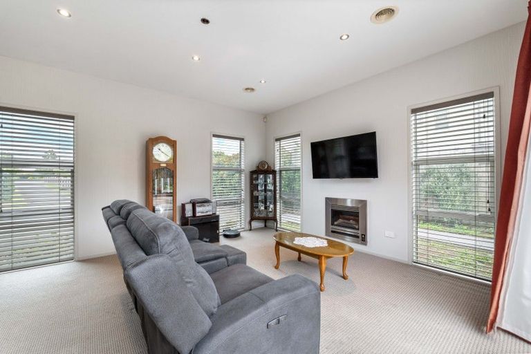 Photo of property in 4 Links Drive, Waiwhakaiho, New Plymouth, 4312
