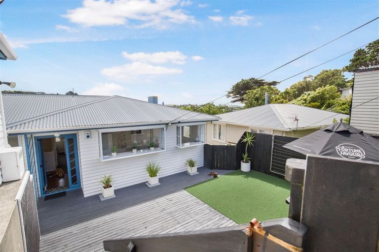 Photo of property in 45 Turville Crescent, Newlands, Wellington, 6037