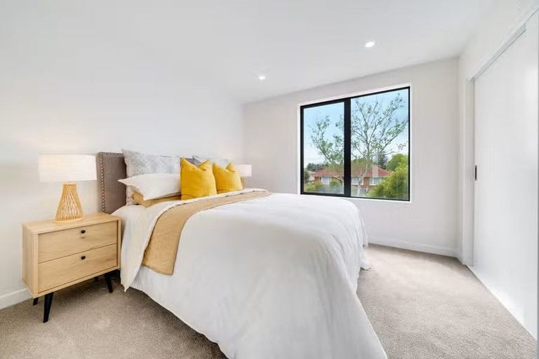 Photo of property in 2/60 Yeovil Road, Te Atatu Peninsula, Auckland, 0610