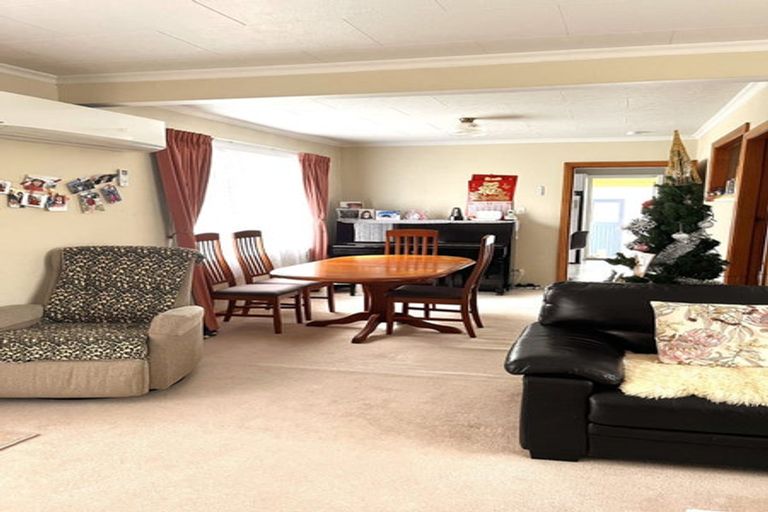 Photo of property in 11 Linden Avenue, Tawa, Wellington, 5028