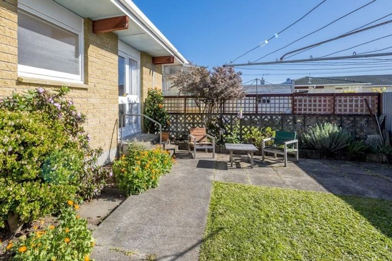 Photo of property in 2 Ely Place, Levin, 5510