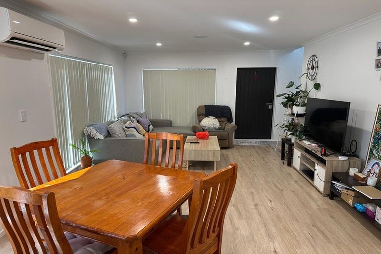 Photo of property in 30a Godley Road, Green Bay, Auckland, 0604