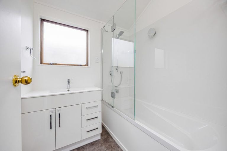 Photo of property in 4/17 Ross Martin Court, Conifer Grove, Takanini, 2112