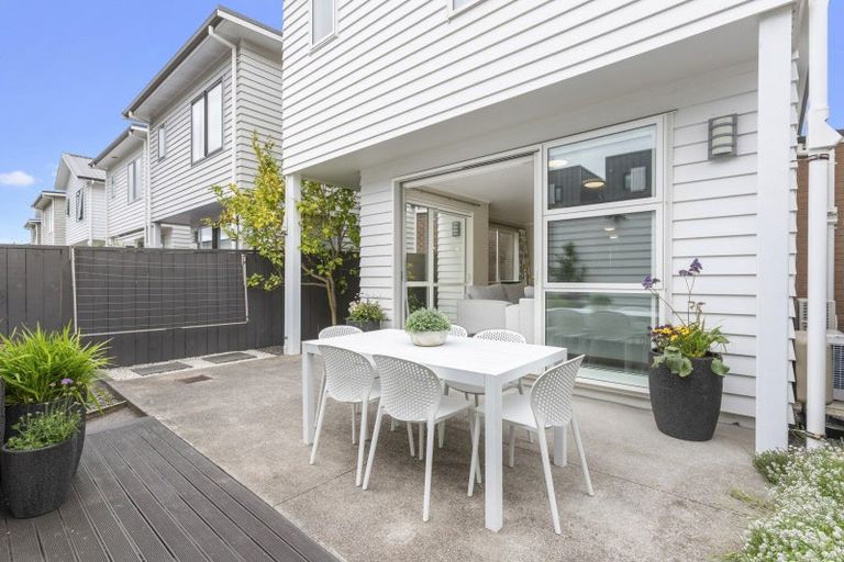 Photo of property in 2 Kotuku Lane, Hobsonville, Auckland, 0616