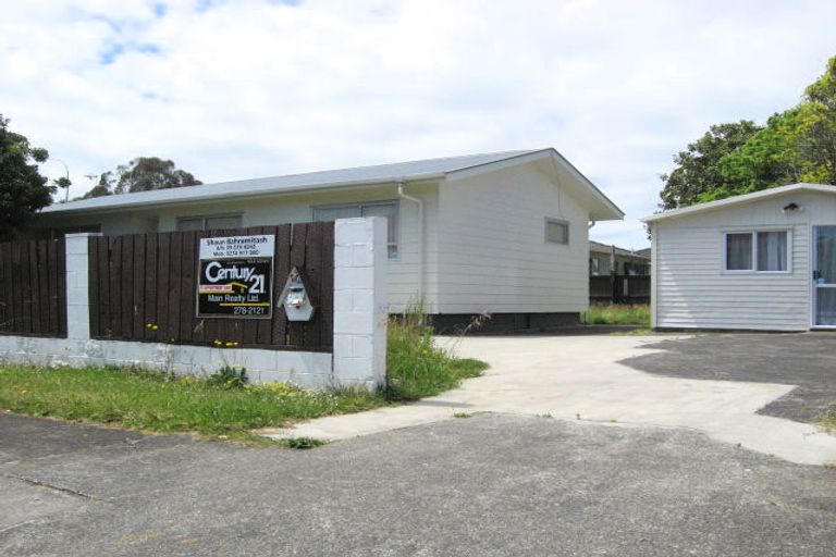 Photo of property in 2 Upwood Place, Mangere, Auckland, 2022