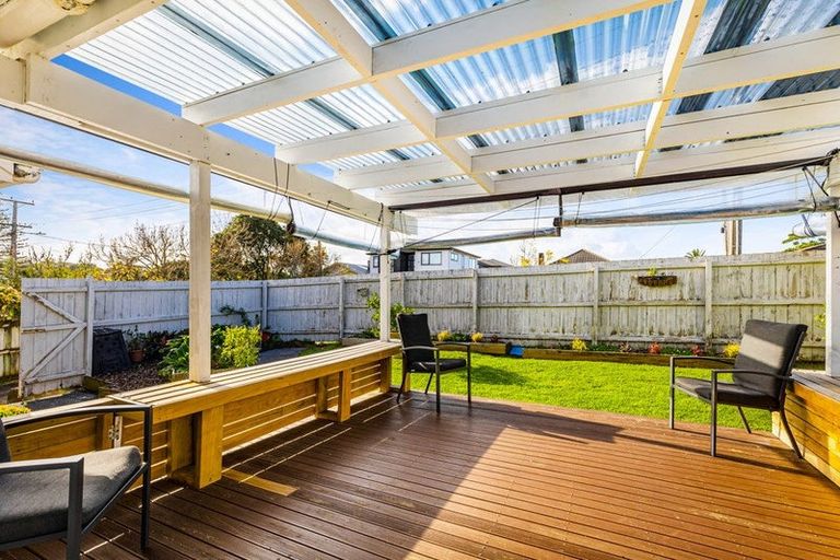 Photo of property in 24 Northall Road, New Lynn, Auckland, 0600