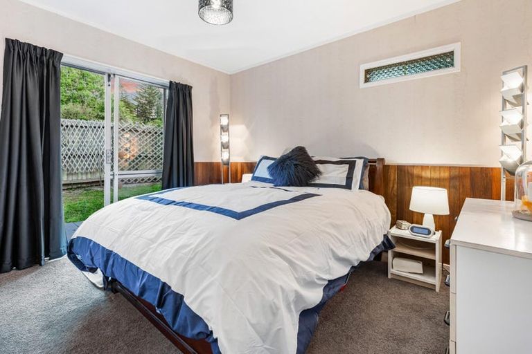Photo of property in 16 Ribblesdale Road, Henderson, Auckland, 0612