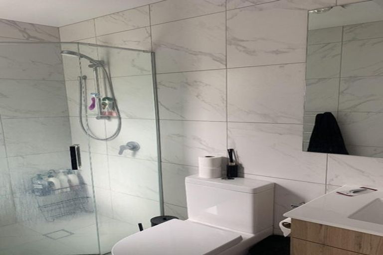 Photo of property in 1 Kittiwake Drive, Schnapper Rock, Auckland, 0632