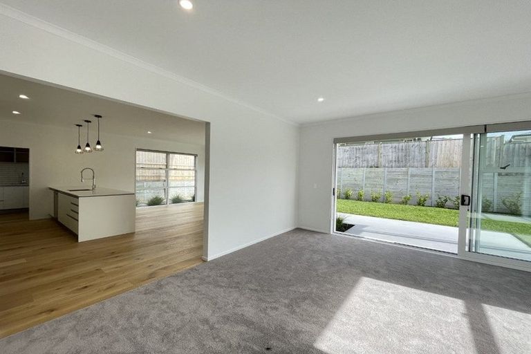 Photo of property in 24 Onekura Street, Red Beach, 0932