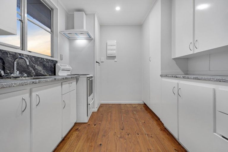 Photo of property in 15 Burbridge Road, Favona, Auckland, 2024