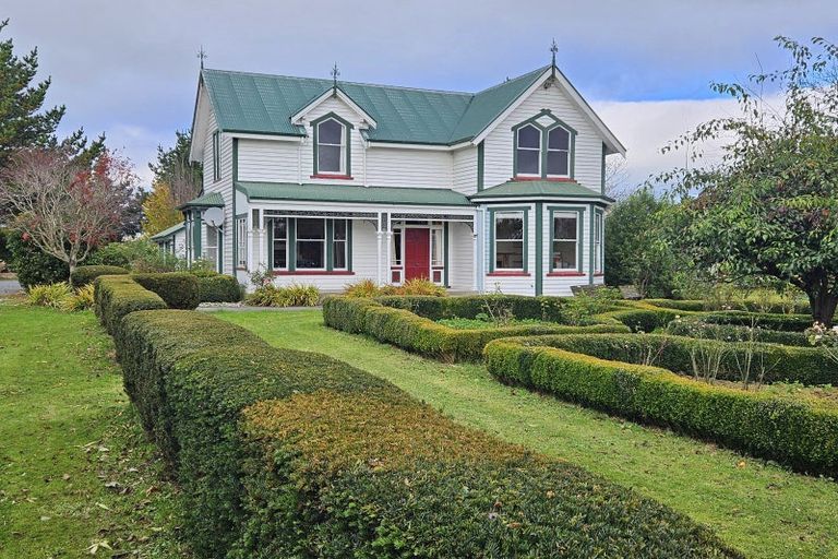 Photo of property in 74 Riverbank Road, Inch Clutha, Kaitangata, 9281